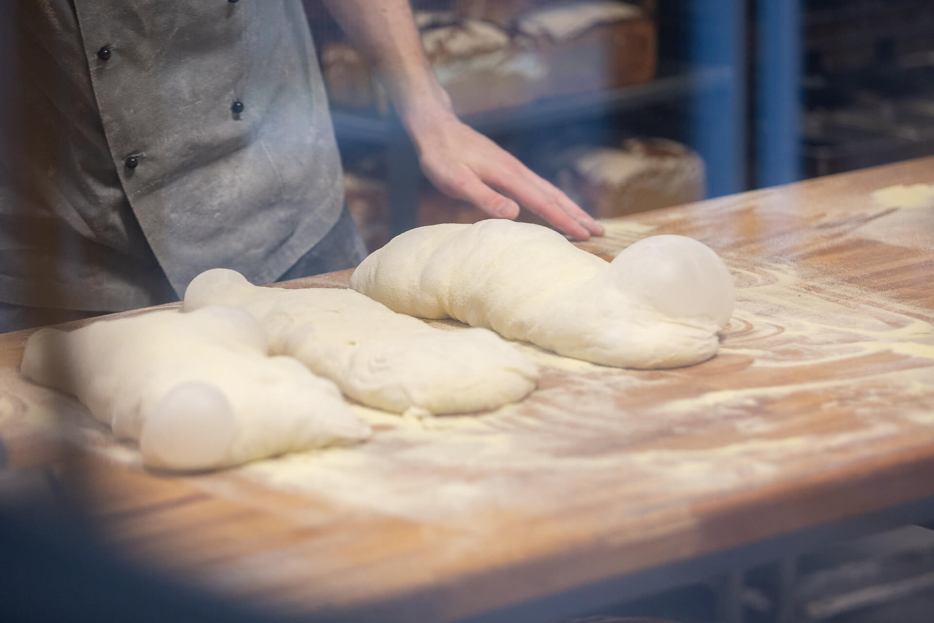 Pieczenie chleba pod kontrolą sprzęty i maszyny do piekarni