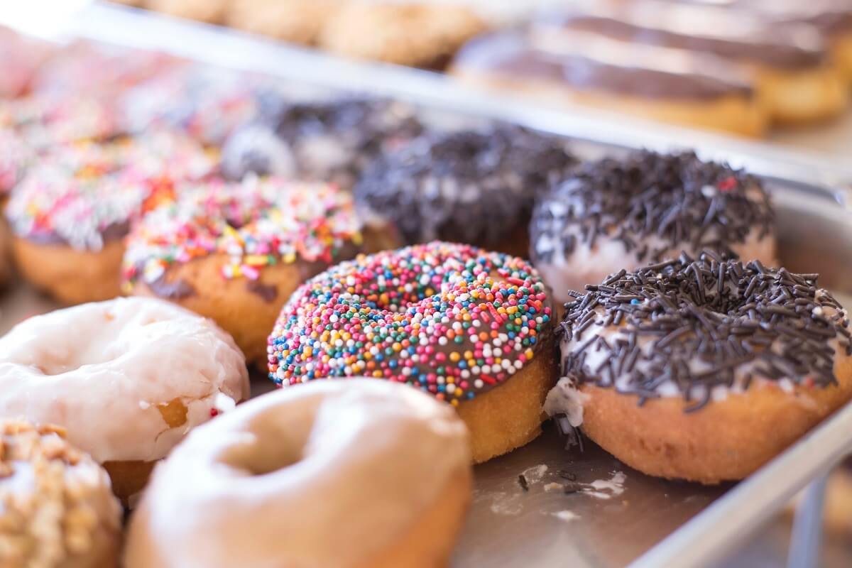 Produkcja słodkości na Tłusty Czwartek - jaki sprzęt cukierniczy wybrać